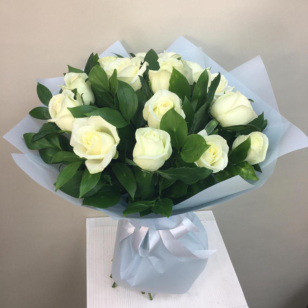 Букет 15 Белых роз Проуд в Новосмолинский