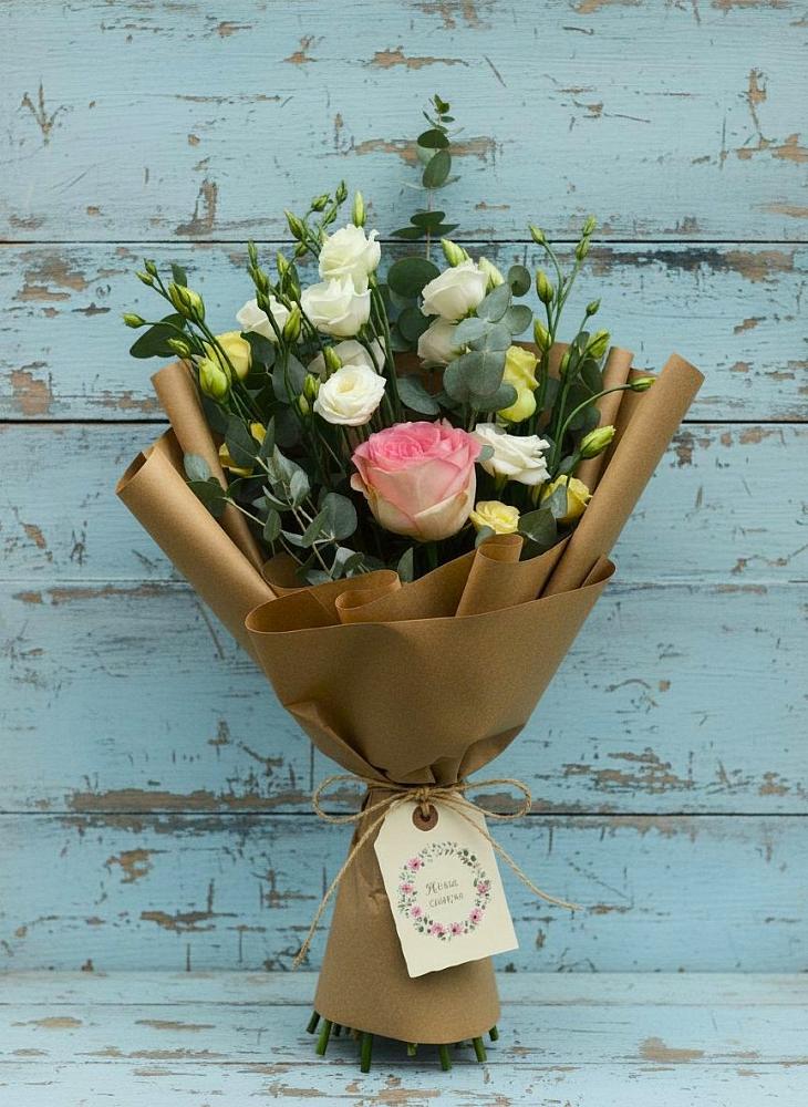 Букет цветов из: Розы и Лизиантусы в Новосмолинский