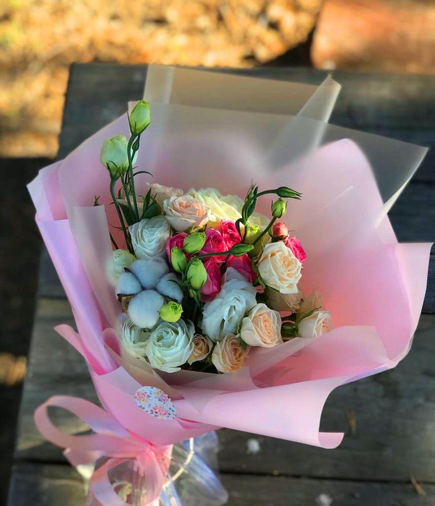 Букет цветов из: Розы и Лизиантусы в Новосмолинский