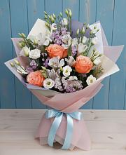 Букет цветов из:  Лизиантусы, Розы, Альстромерии и Гипсофила в Новосмолинский