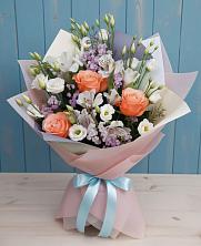 Букет цветов из:  Лизиантусы, Розы, Альстромерии и Гипсофила в Новосмолинский
