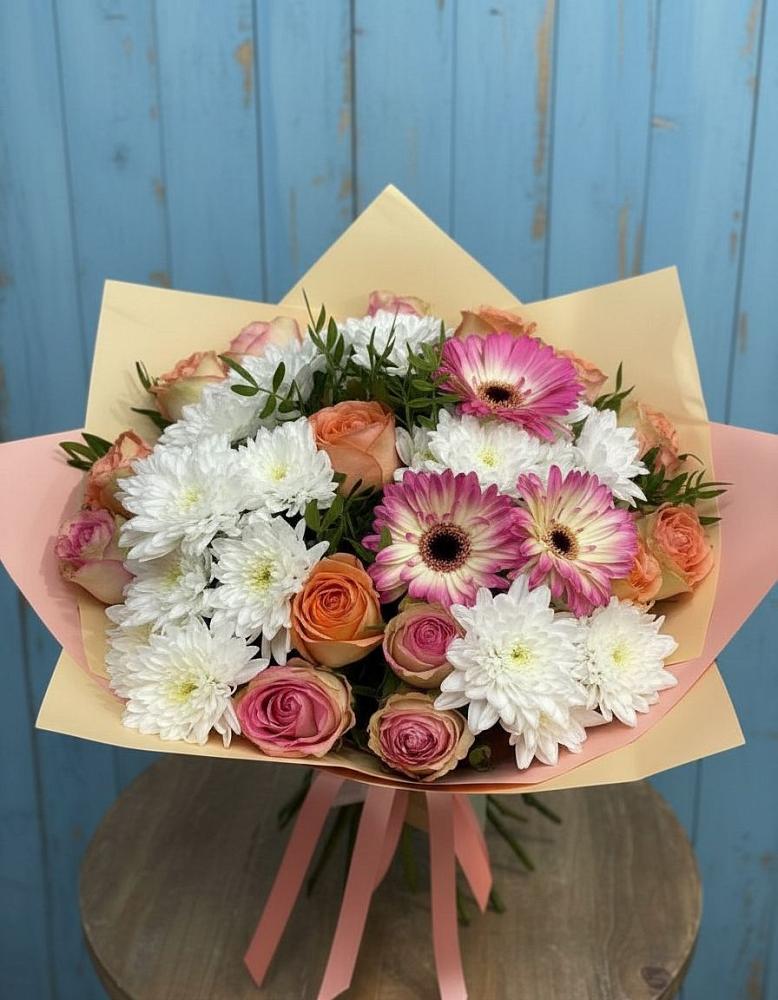 Букет цветов из: Розы, Герберы и Хризантемы в Новосмолинский