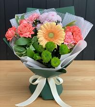 Букет цветов из:  Гвоздики, Розы, Герберы и Хризантемы #REPLACE_PRED# Новосмолинский