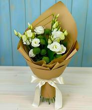 Букет цветов из:  Хризантемы и Лизиантусы в Новосмолинский