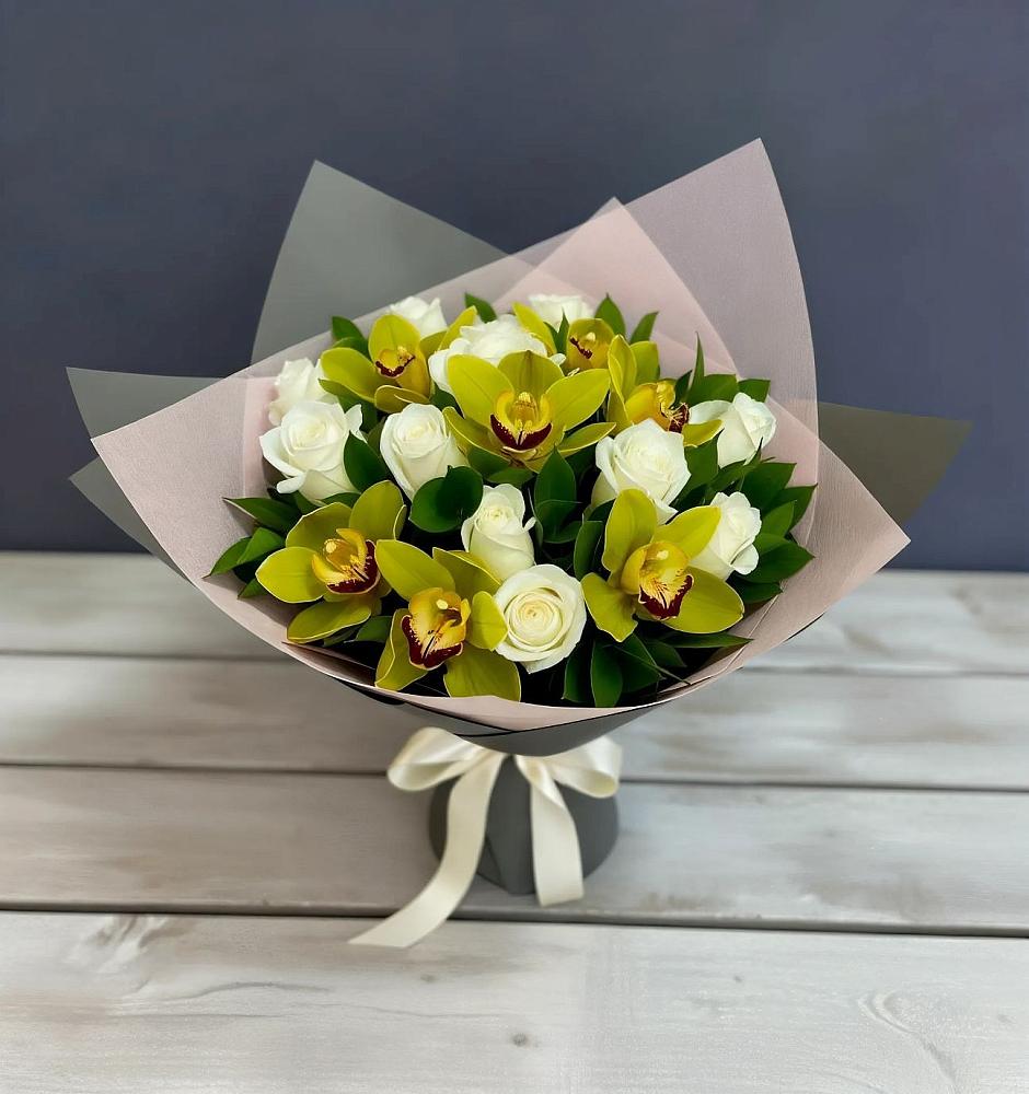 Букет цветов из: Орхидеи и Розы в Новосмолинский