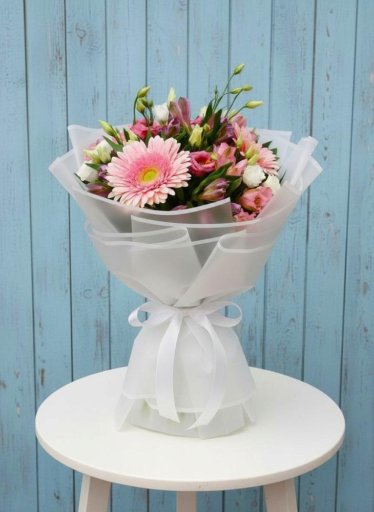 Букет цветов из: Герберы, Альстромерии и Лизиантусы в Новосмолинский