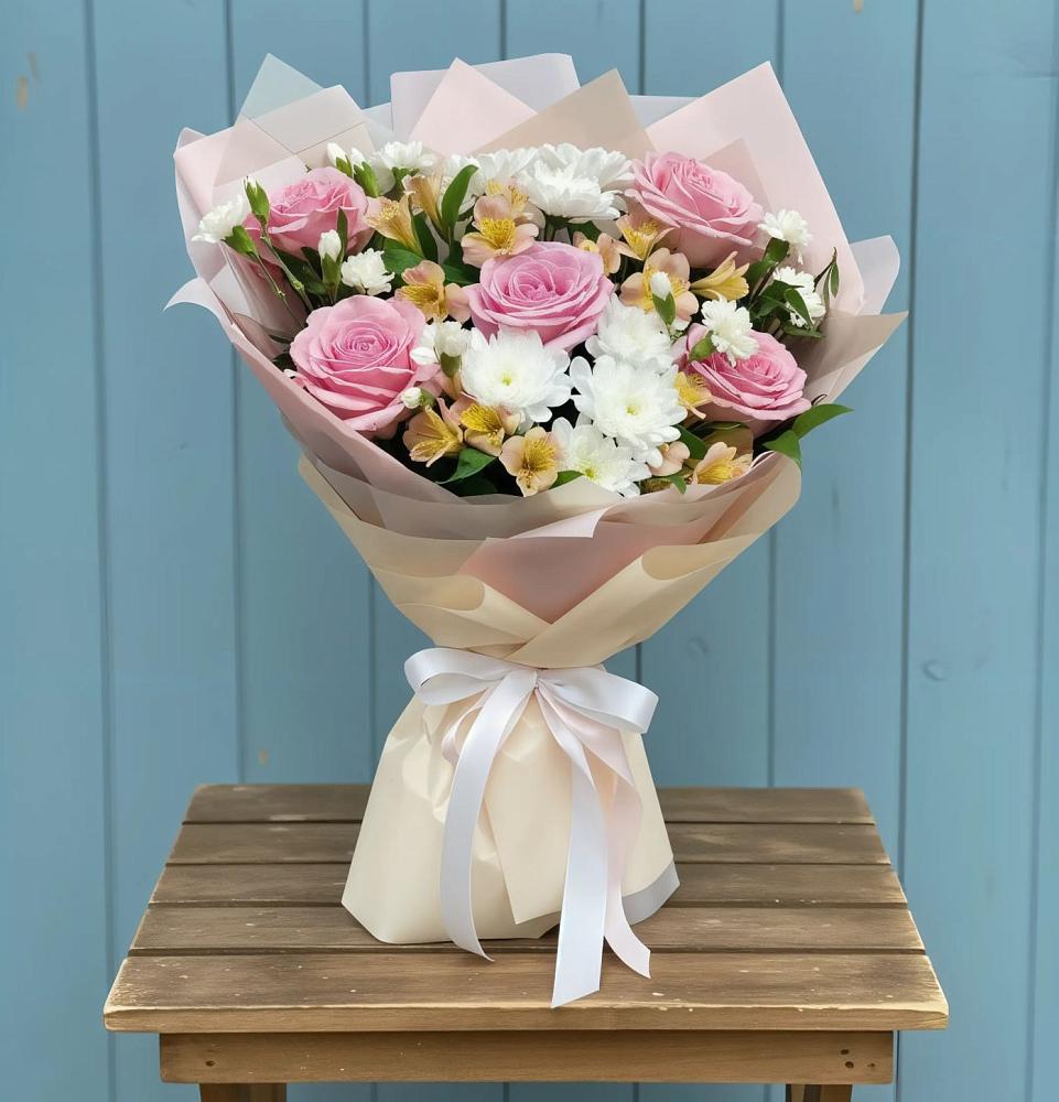 Букет цветов из: Гвоздики, Орхидеи и Розы в Новосмолинский