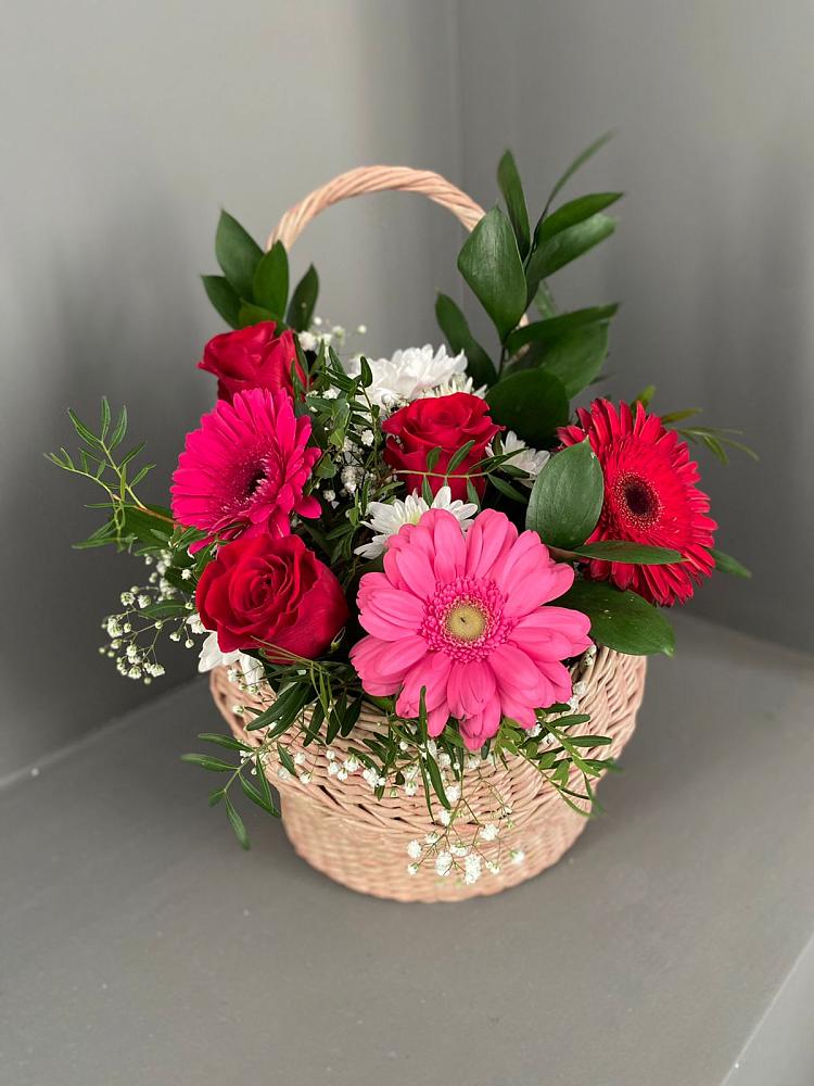 Цветочная композиция из Розы, Хризантемы и Герберы в корзине в Новосмолинский