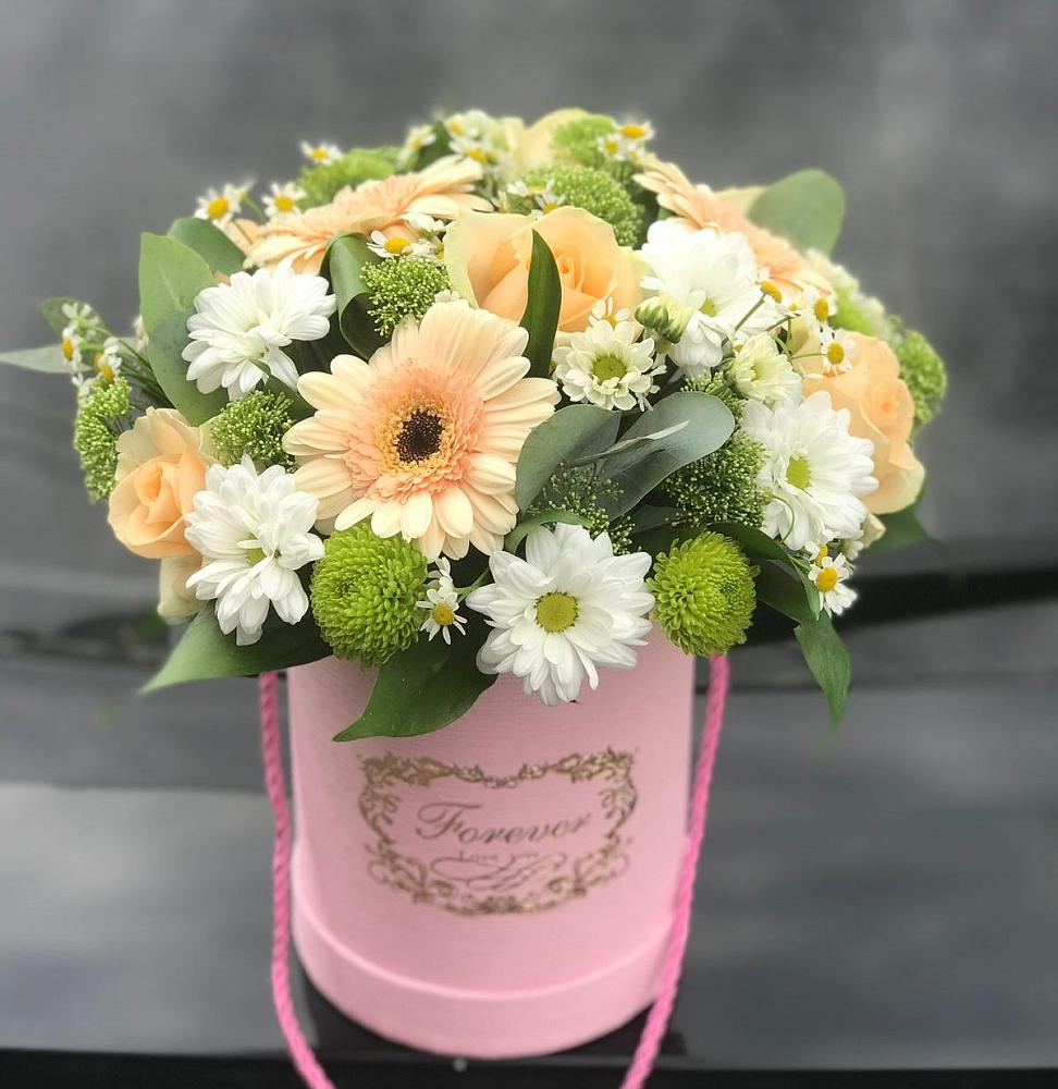 Цветочная композиция из Розы, Герберы и Хризантемы в шляпной коробке в Новосмолинский