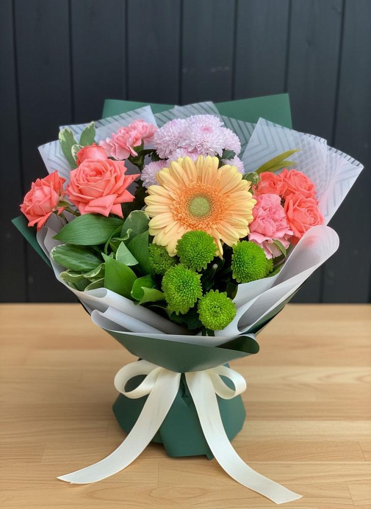 Букет цветов из: Гвоздики, Розы, Герберы и Хризантемы в Новосмолинский