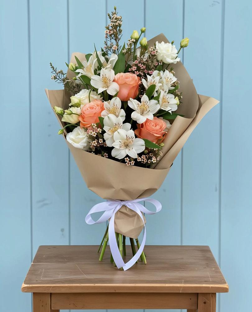 Букет цветов из: Альстромерии, Лизиантусы, Розы и Хризантемы в Новосмолинский