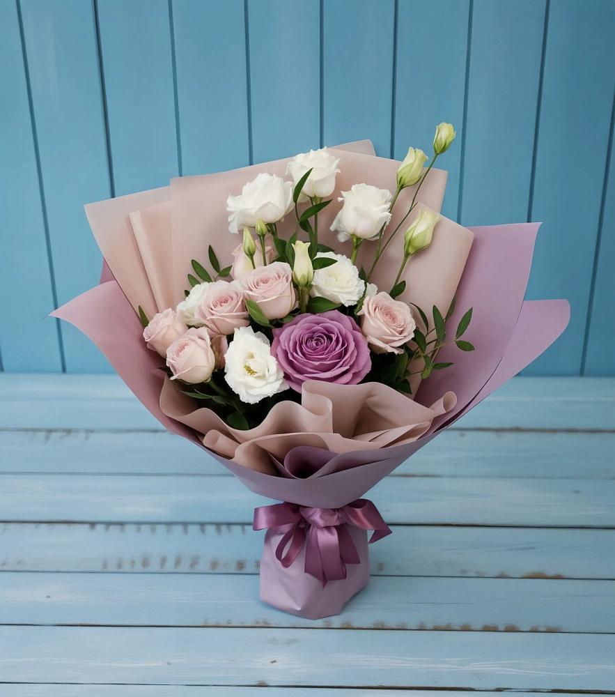 Букет цветов из: Розы и Лизиантусы в Новосмолинский